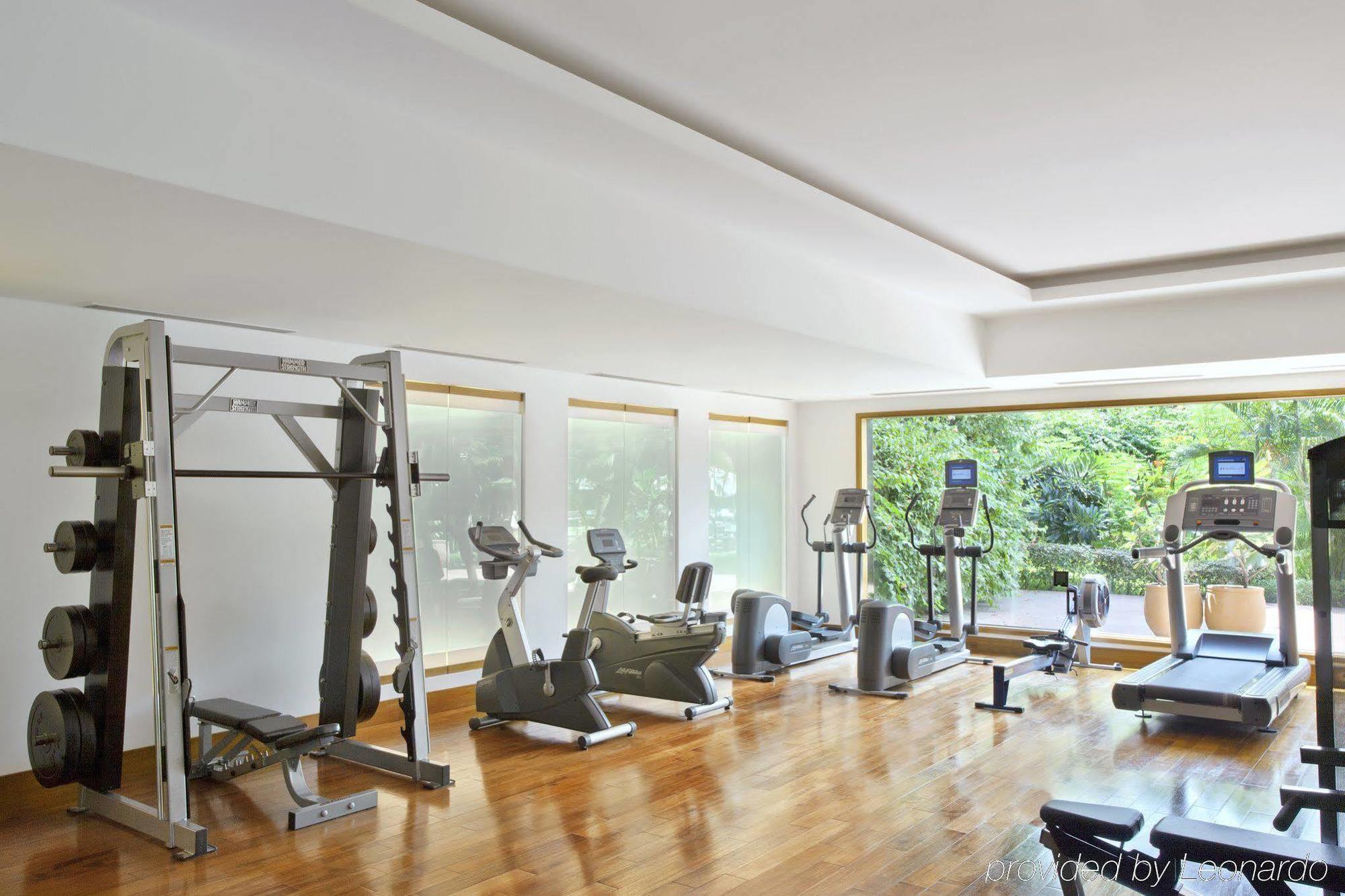 Отель Trident Ченнаи Удобства фото The gym at the hotel